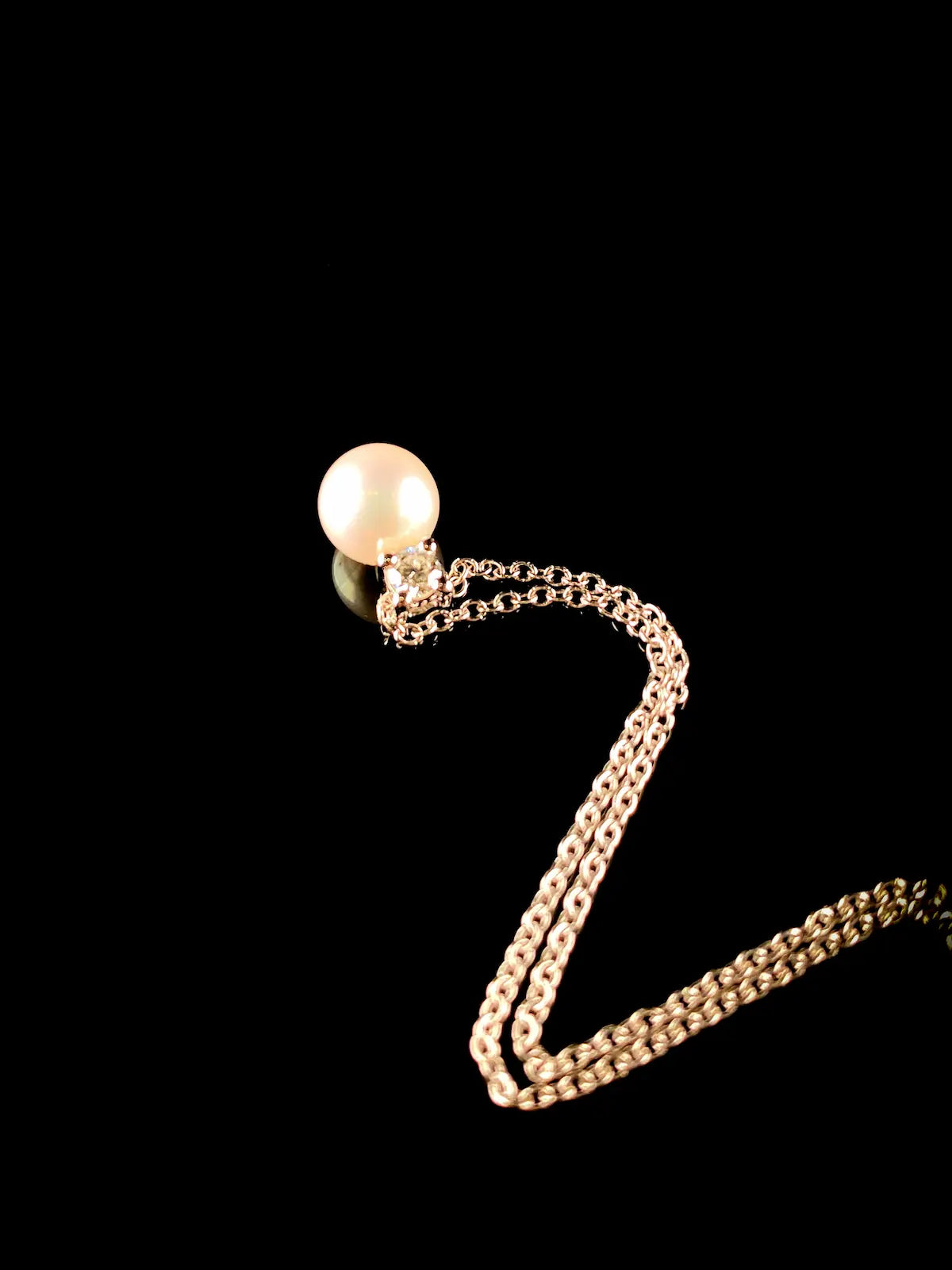 18ct White Gold 6.5x7mm Pearl and Diamond Pendant on 18ct Gold Chain