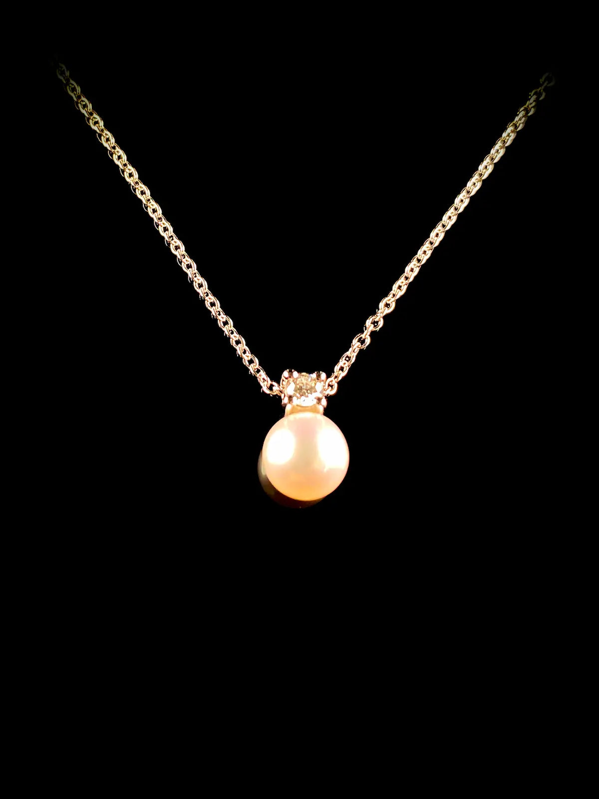 18ct White Gold 6.5x7mm Pearl and Diamond Pendant on 18ct Gold Chain