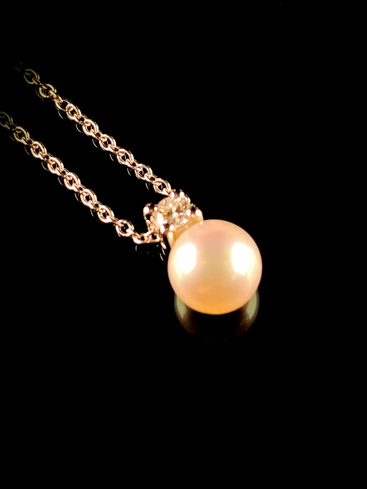 18ct White Gold 6.5x7mm Pearl and Diamond Pendant on 18ct Gold Chain
