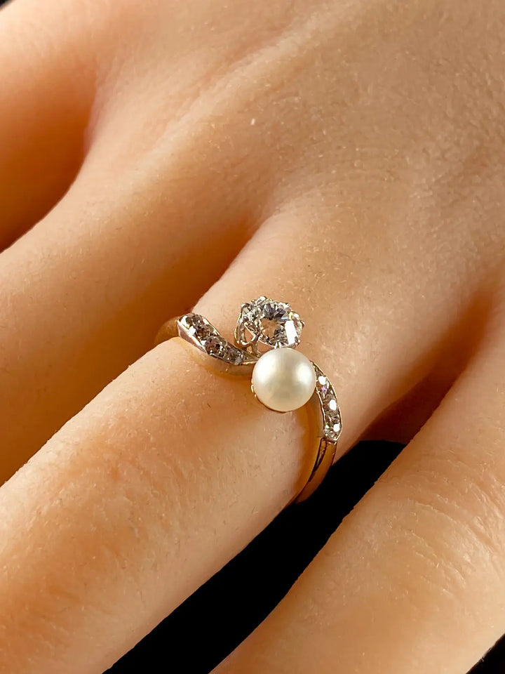 Art Deco 18ct Gold Toi et Moi Crossover Pearl and Diamond Ring, Circa 1930