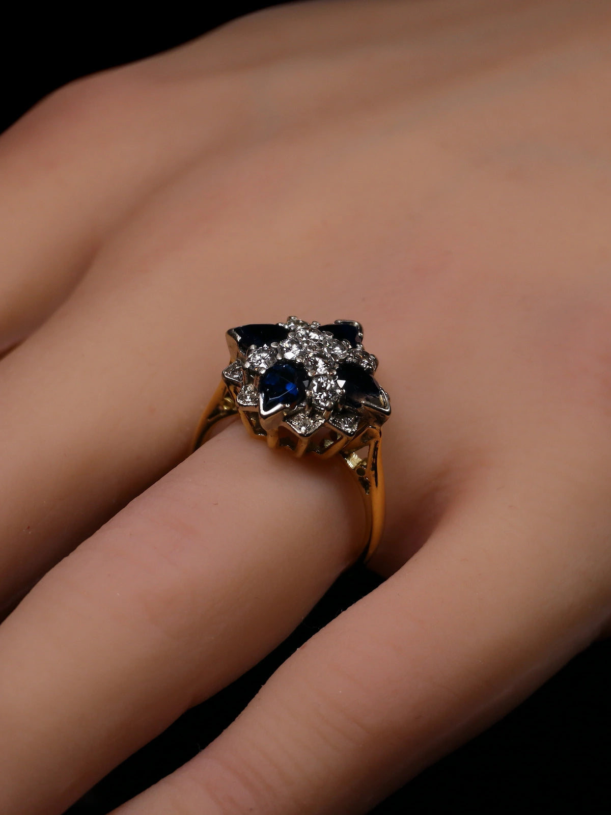 18ct Gold Sapphire and Diamond Starburst Cluster Dress Ring