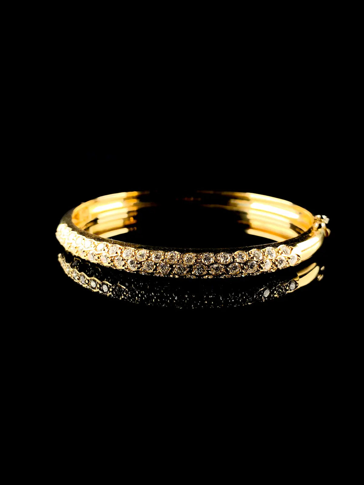18ct Yellow Gold 2.60ct Diamond Bangle
