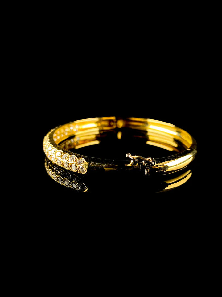 18ct Yellow Gold 2.60ct Diamond Bangle