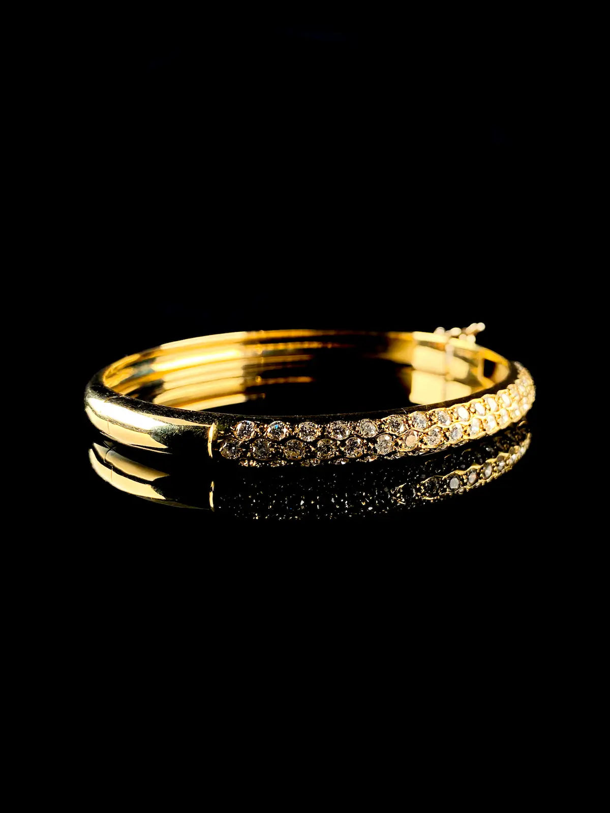 18ct Yellow Gold 2.60ct Diamond Bangle