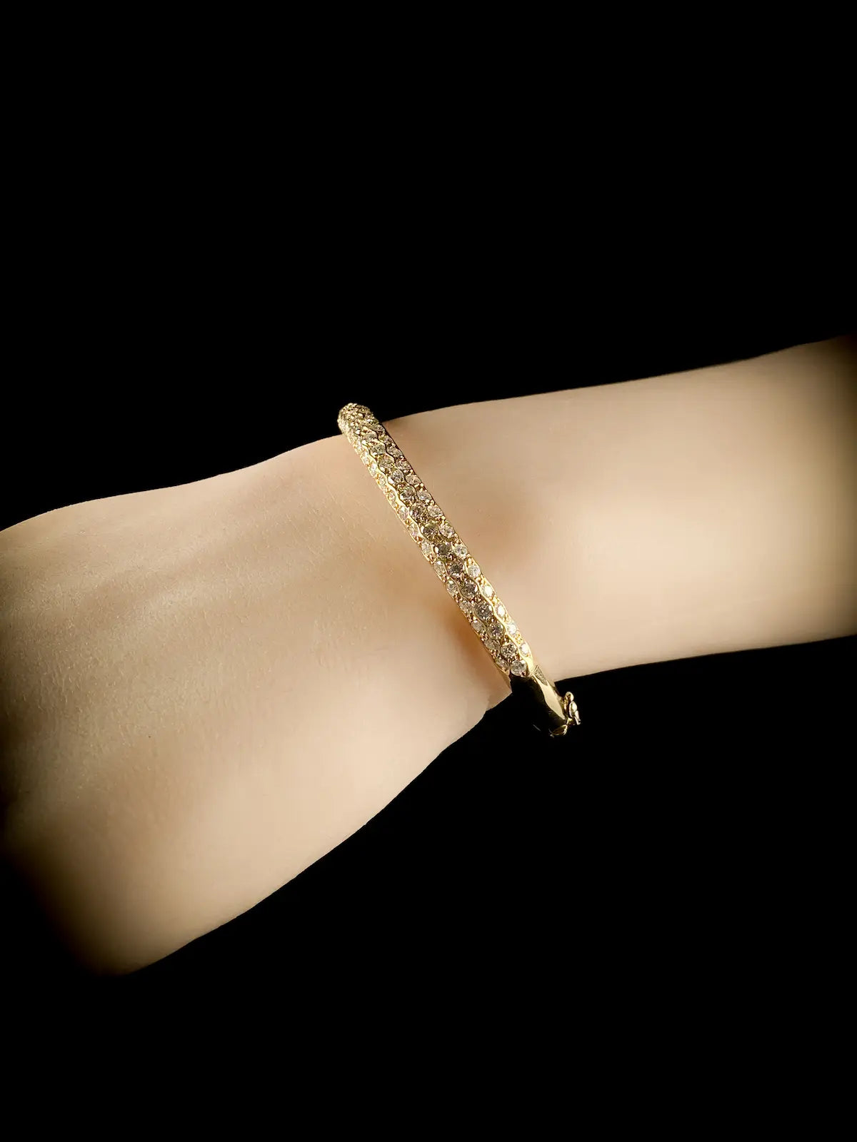 18ct Yellow Gold 2.60ct Diamond Bangle