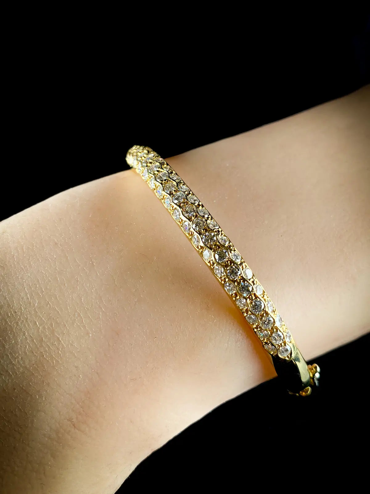 18ct Yellow Gold 2.60ct Diamond Bangle