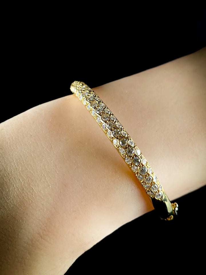 18ct Yellow Gold 2.60ct Diamond Bangle