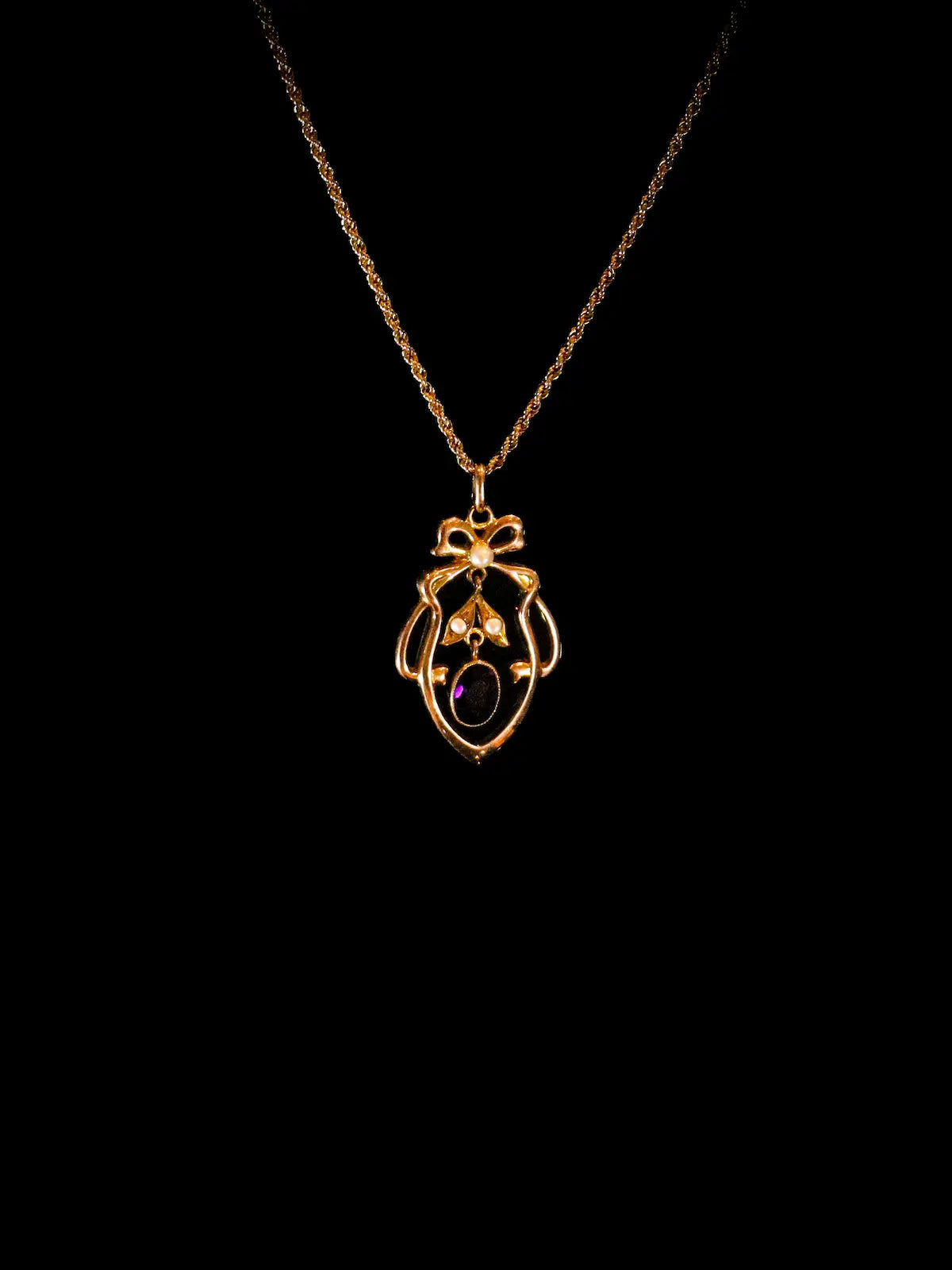 9ct Yellow Gold Amethyst and Pearl Pendant