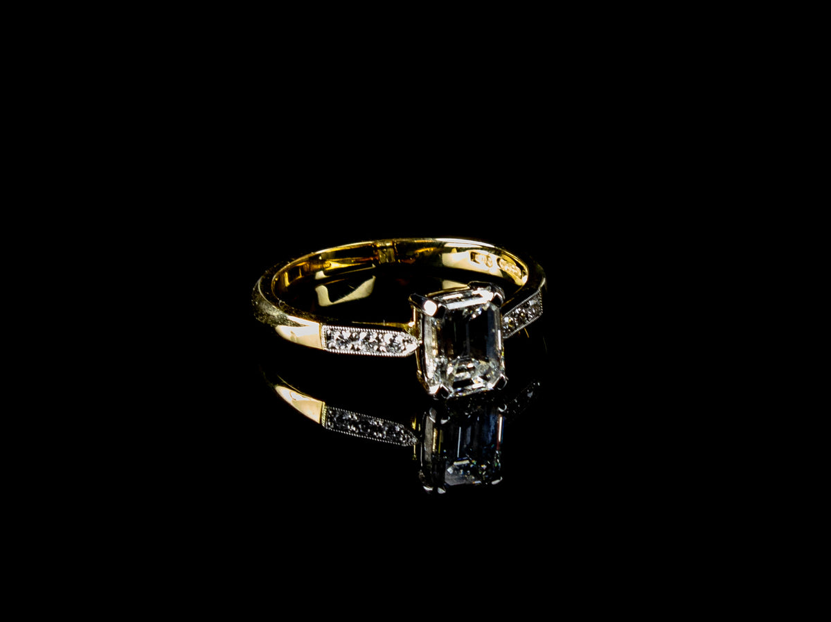 18ct Gold Emerald Cut 1.02ct Diamond Ring Set in Platinum