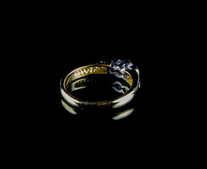 18ct Gold Three Stone Diamond Ring with Diamond Set Shoulders