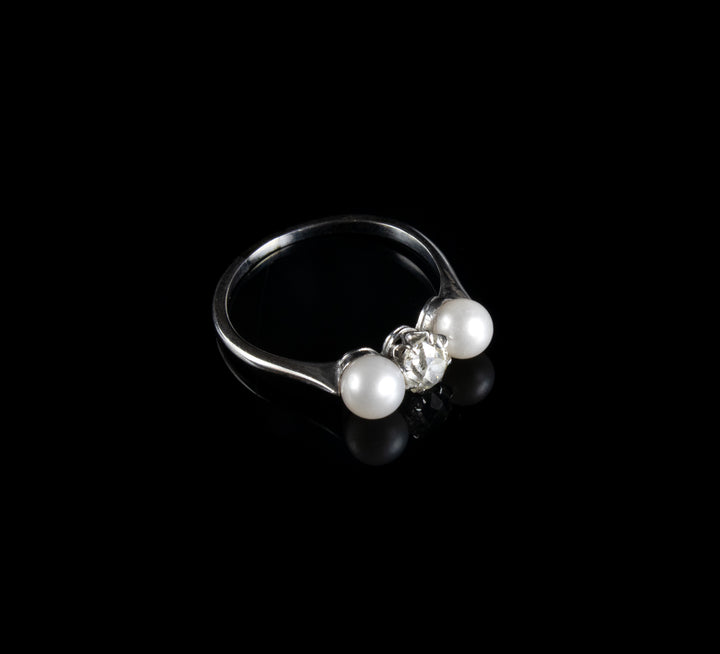 1930s Pearl and Diamond Ring Set in Platinum