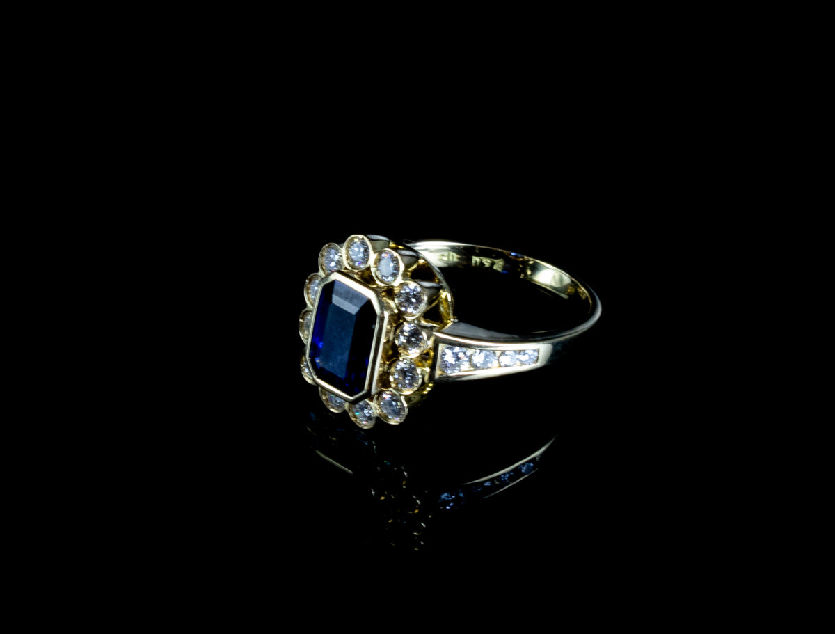 18ct Gold 2.00ct Sapphire and Diamond Cluster Ring