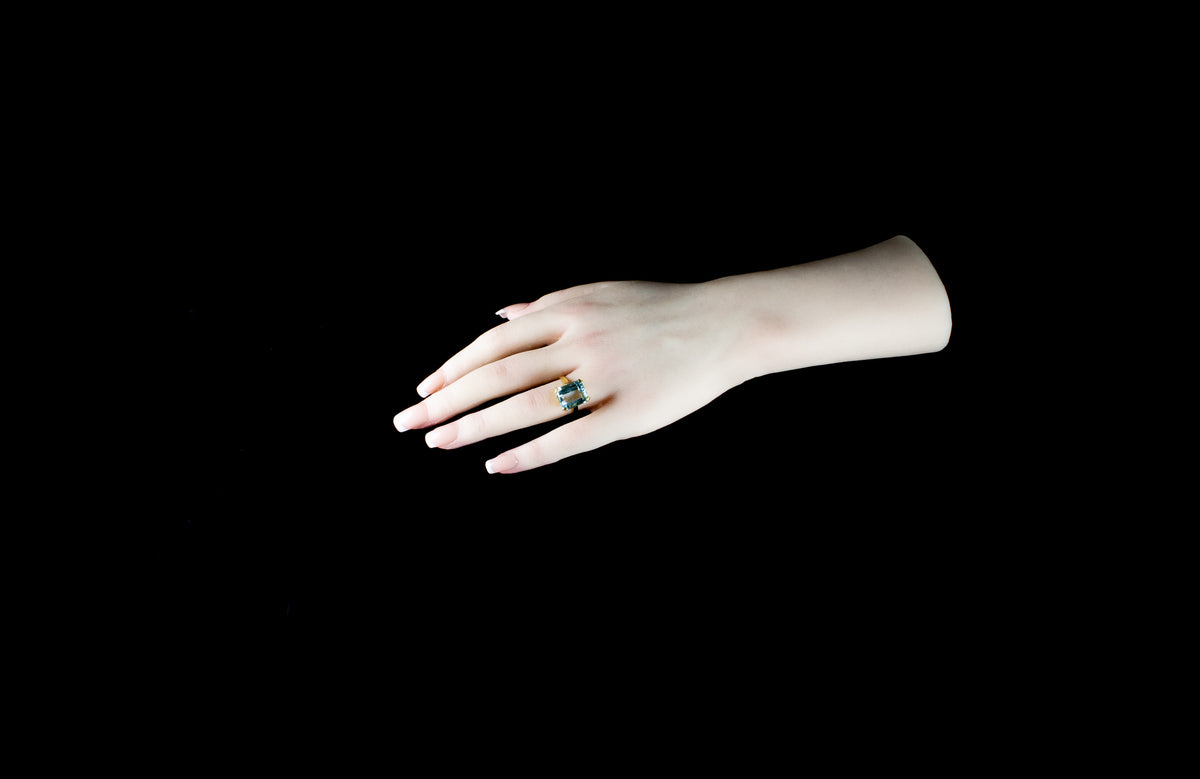 18ct Gold Emerald Cut 9.25ct Aquamarine Cocktail Ring