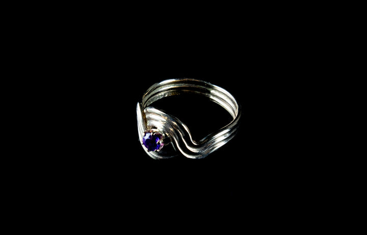 9ct Gold Amethyst Twist Design Ring