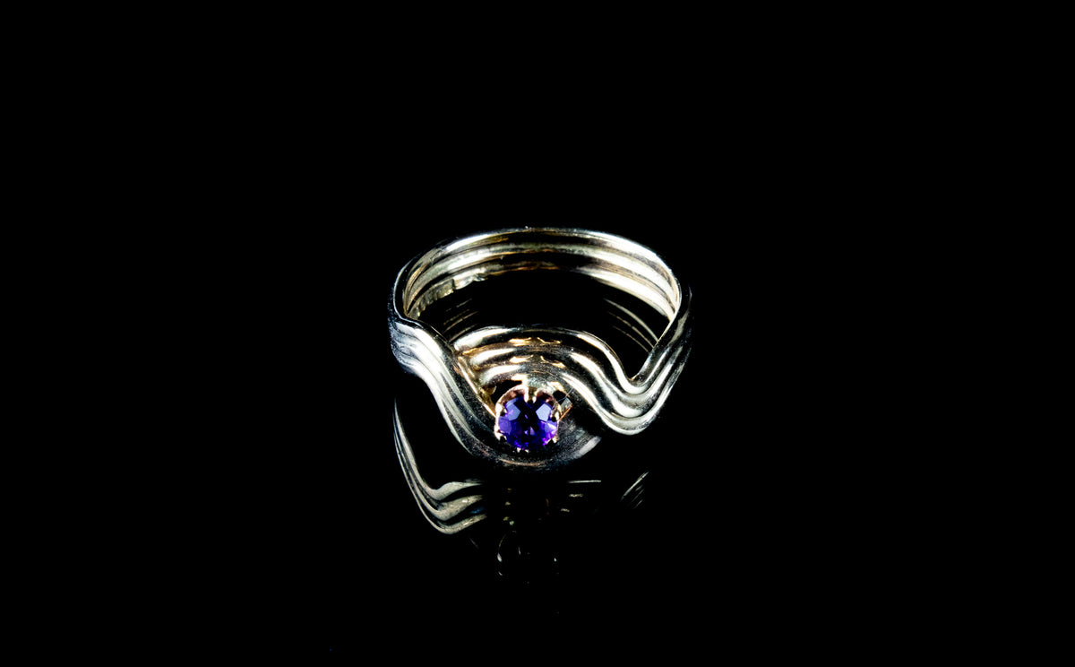 9ct Gold Amethyst Twist Design Ring