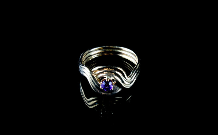 9ct Gold Amethyst Twist Design Ring