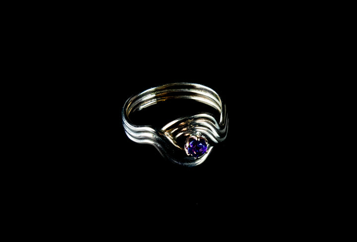 9ct Gold Amethyst Twist Design Ring