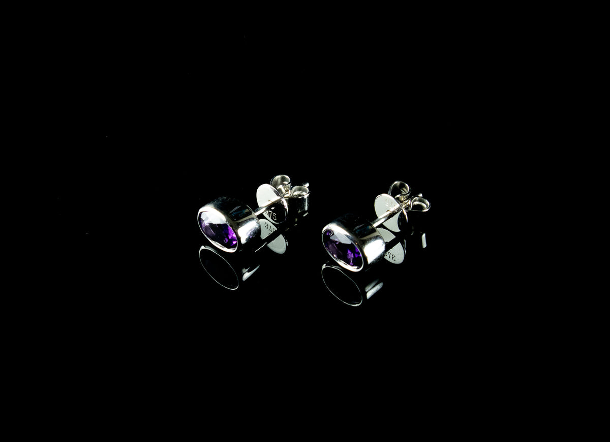 9ct Gold Oval Amethyst Solitaire Stud Earrings