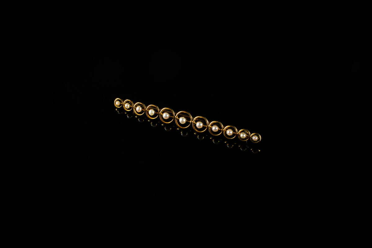 15ct Yellow gold pearl brooch