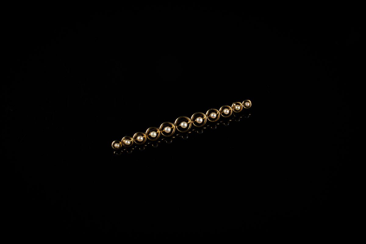 15ct Yellow gold pearl brooch