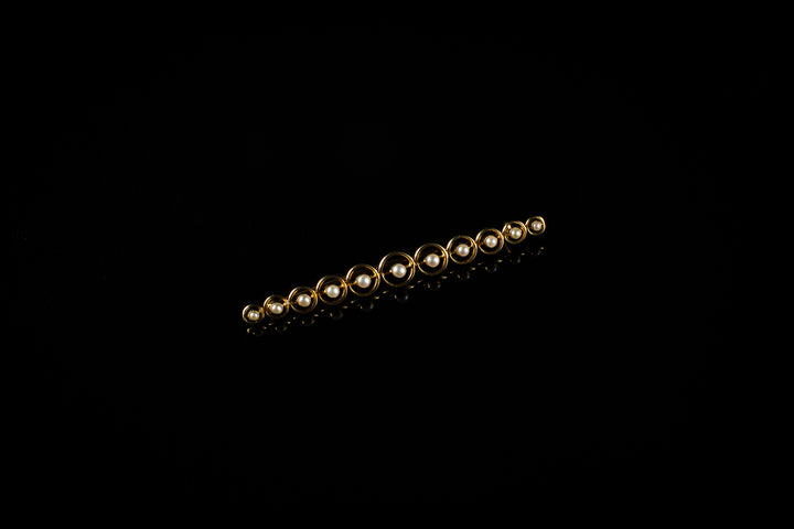 15ct Yellow gold pearl brooch