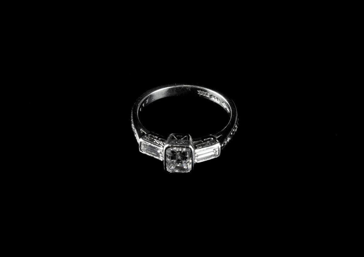 Platinum Three Stone 0.95ct Diamond Ring Set in Platinum