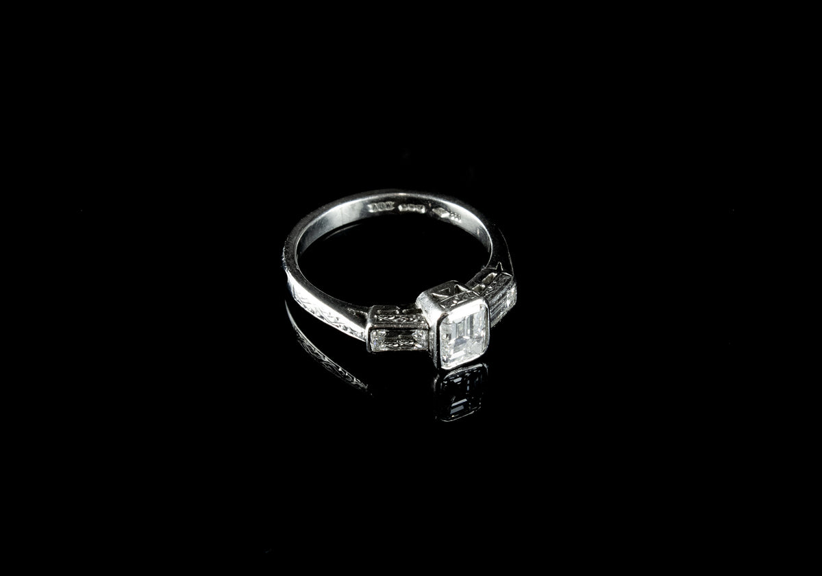 Platinum Three Stone 0.95ct Diamond Ring Set in Platinum