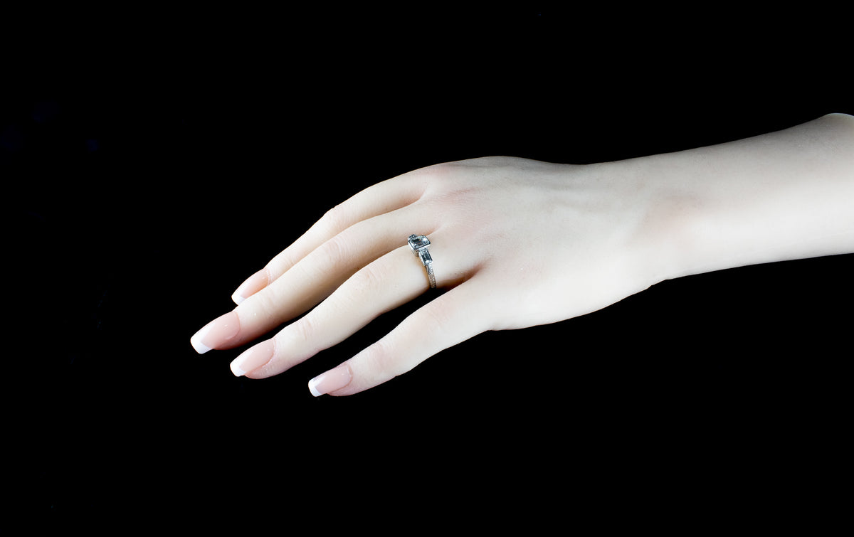 Platinum Three Stone 0.95ct Diamond Ring Set in Platinum