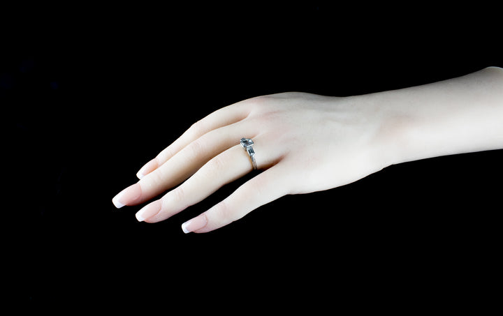 Platinum Three Stone 0.95ct Diamond Ring Set in Platinum