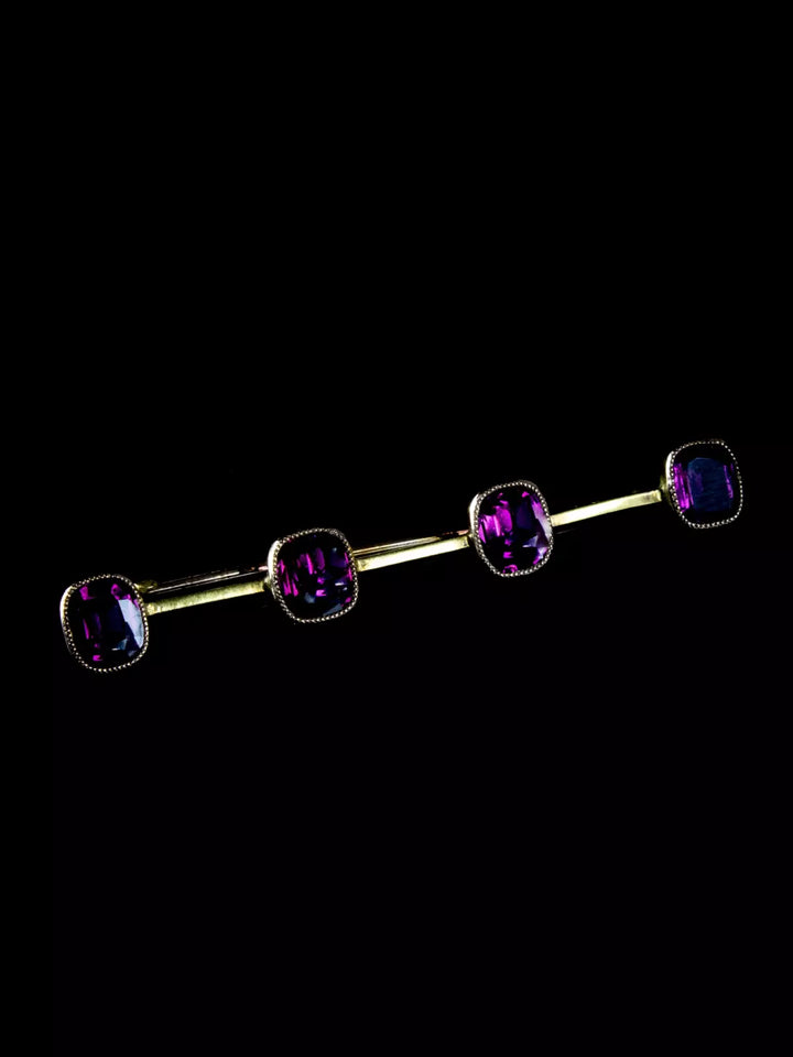 1920s 9ct Gold Almandine Garnet Bar Brooch