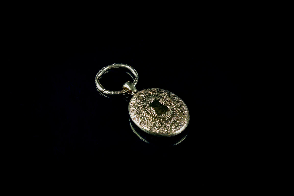 Victorian 15ct gold locket pendant