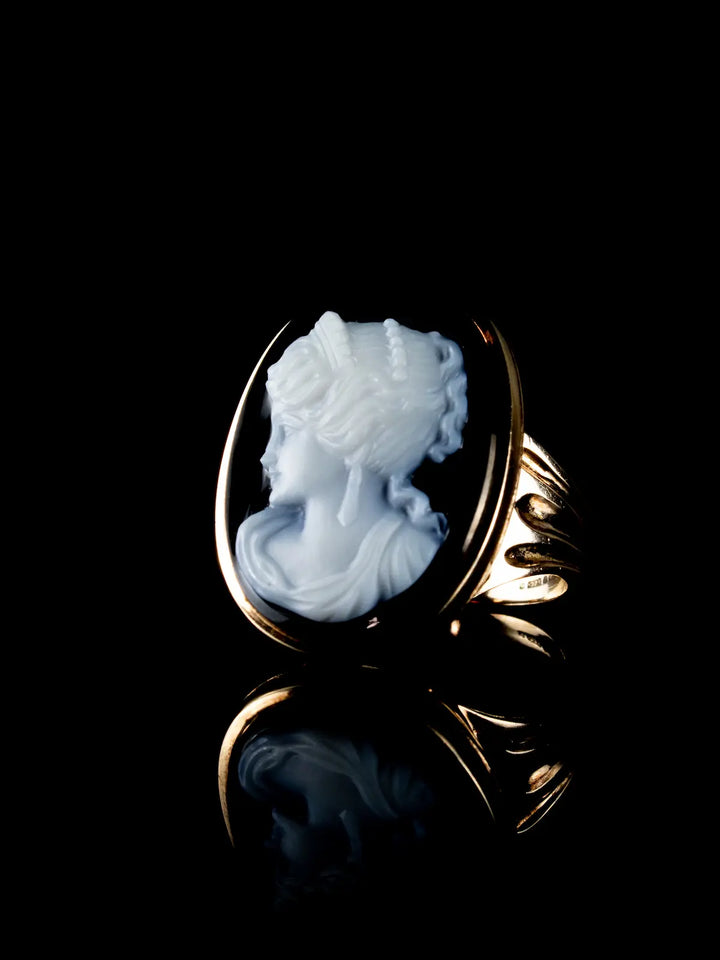 Vintage 9ct Yellow Gold Black Onyx Cameo Ring