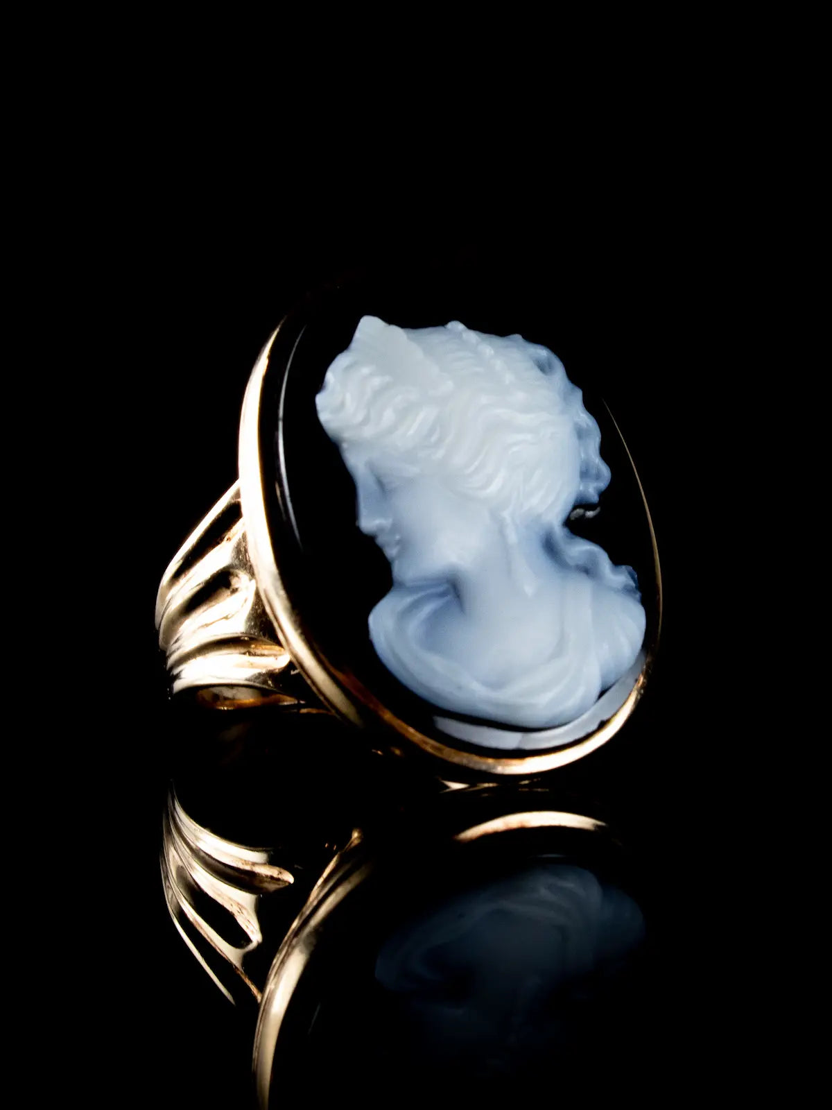 Vintage 9ct Yellow Gold Black Onyx Cameo Ring