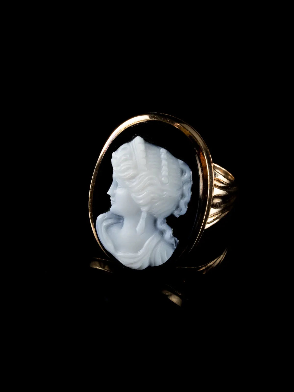 Vintage 9ct Yellow Gold Black Onyx Cameo Ring