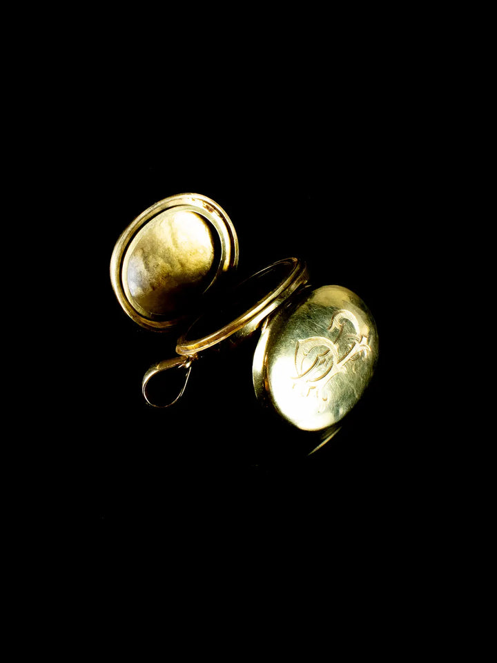 Antique 18ct Yellow Gold Engraved Locket, Circa 1900