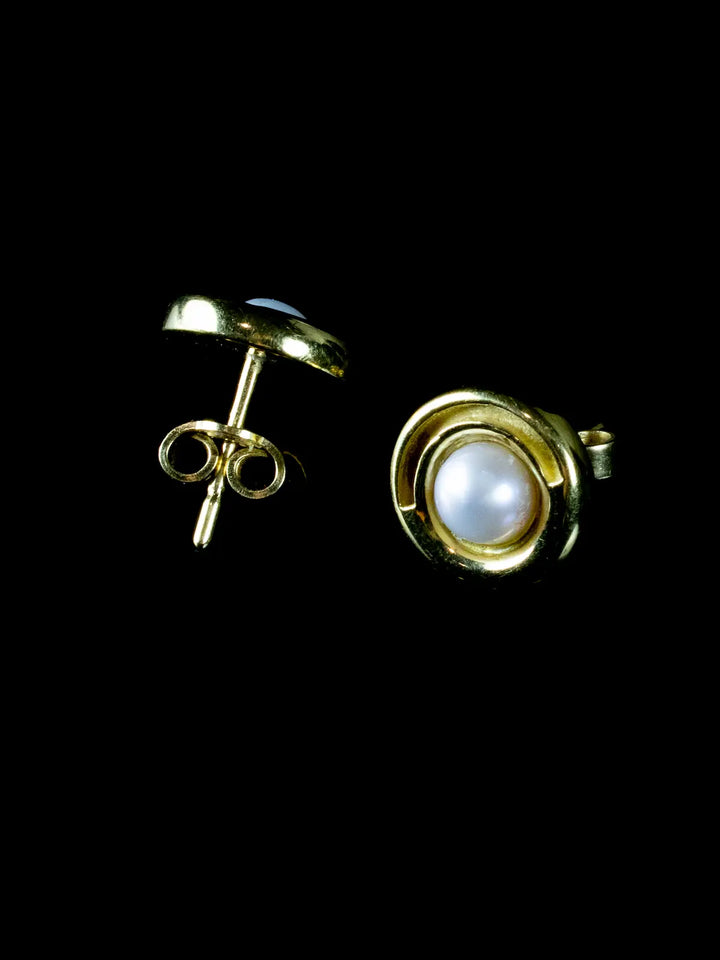 Vintage 18ct Gold and Pearl Stud Earrings