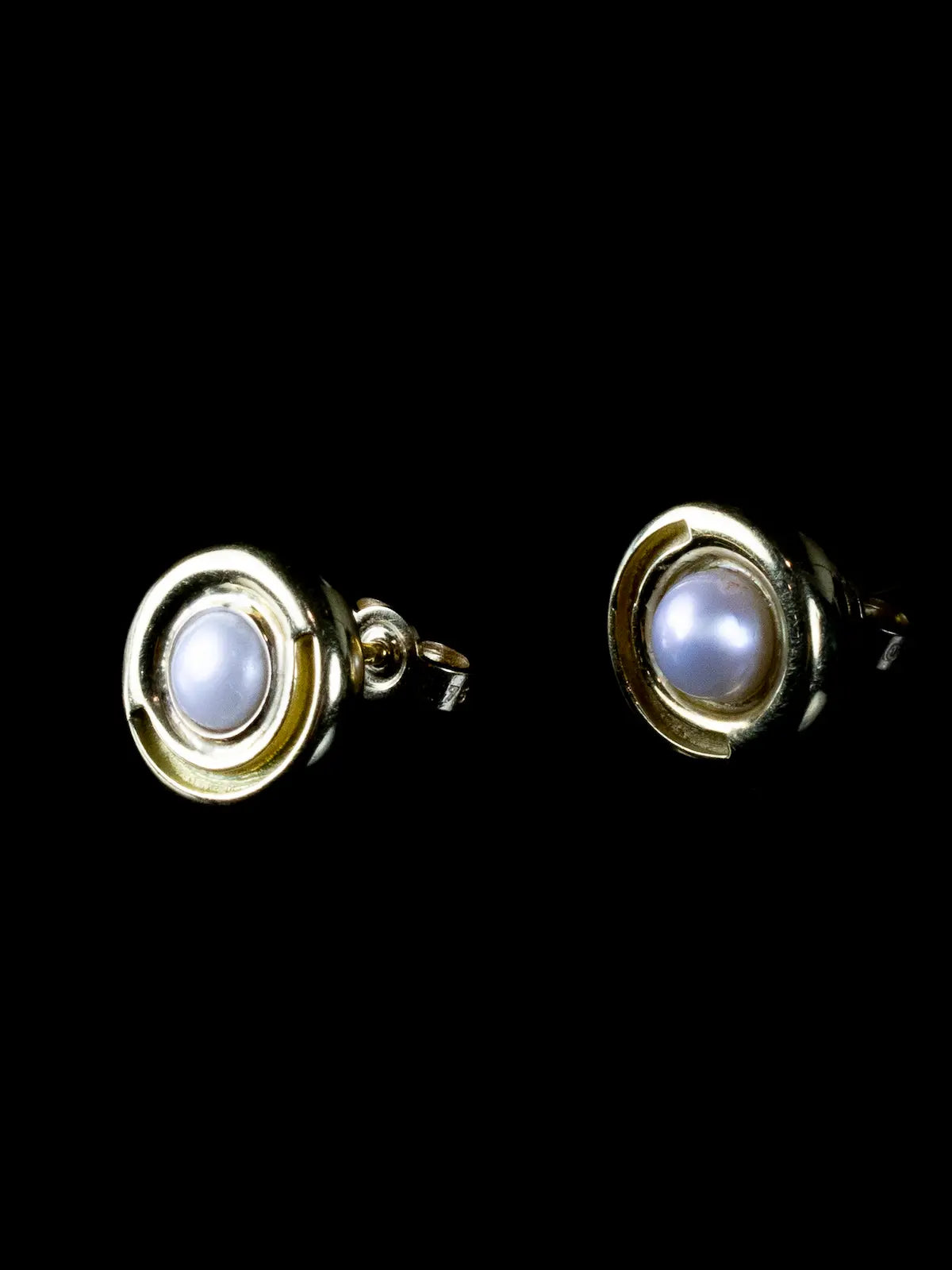 Vintage 18ct Gold and Pearl Stud Earrings