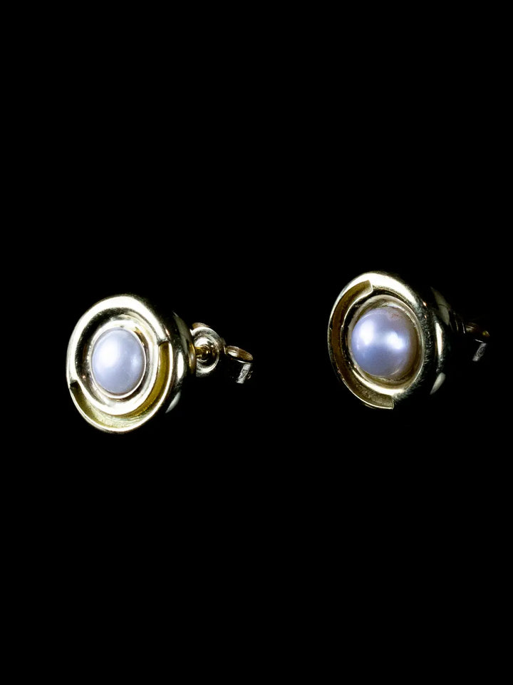 Vintage 18ct Gold and Pearl Stud Earrings