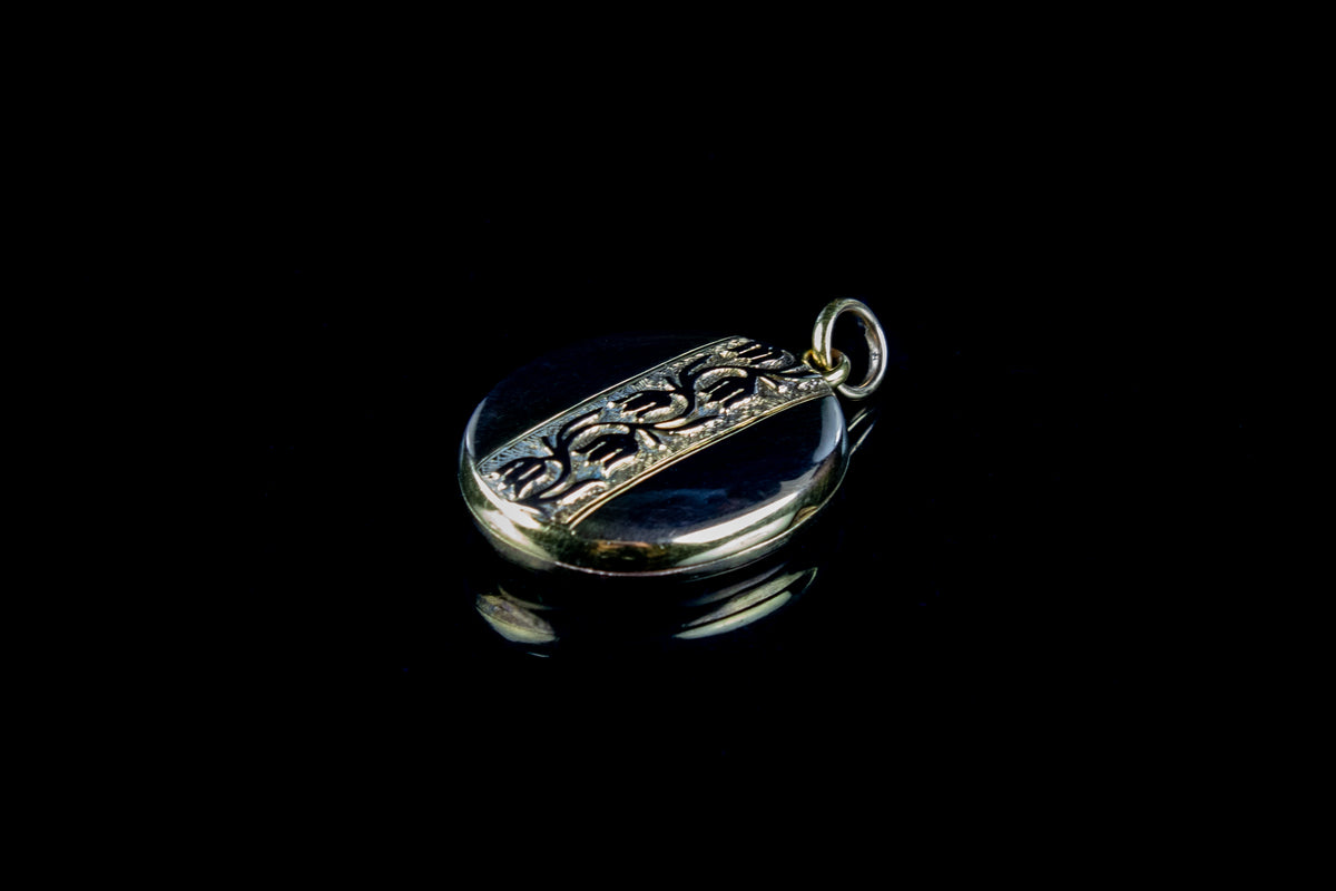 Victorian 15ct gold engraved locket