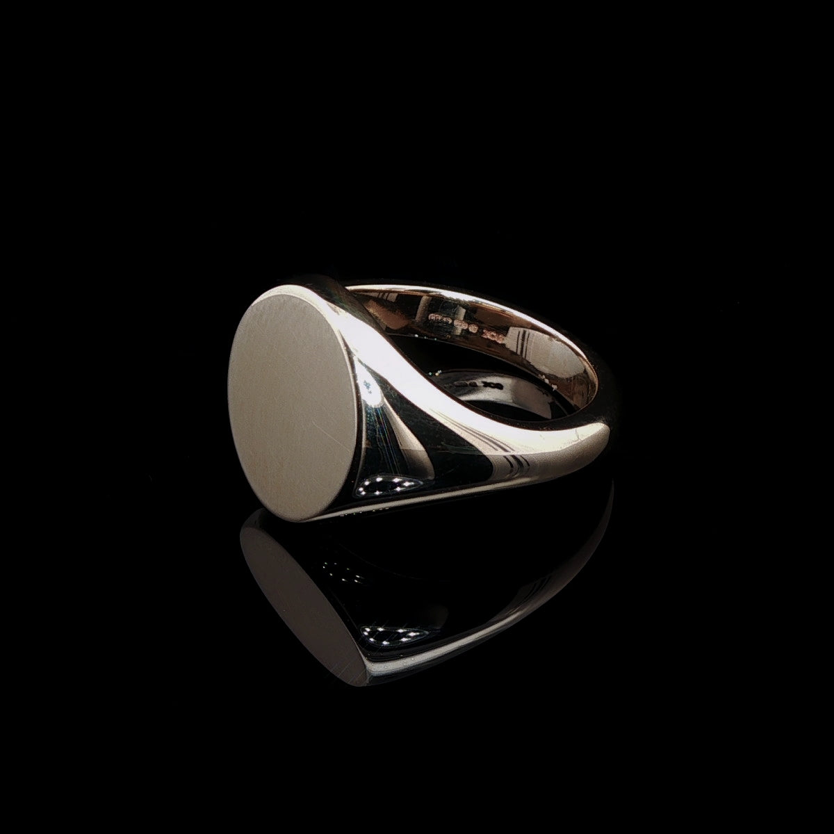 9ct Yellow Gold Oval Head Signet Ring ,10grams