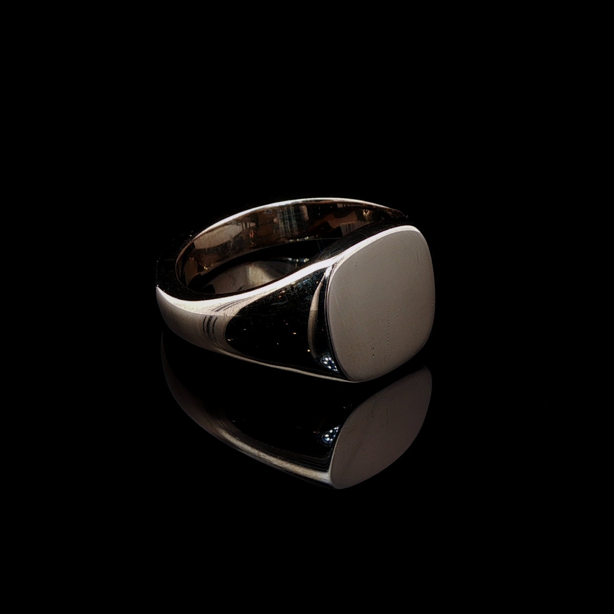 9ct Yellow Gold Rounded-Corner Square Signet Ring, 11.2 Grams