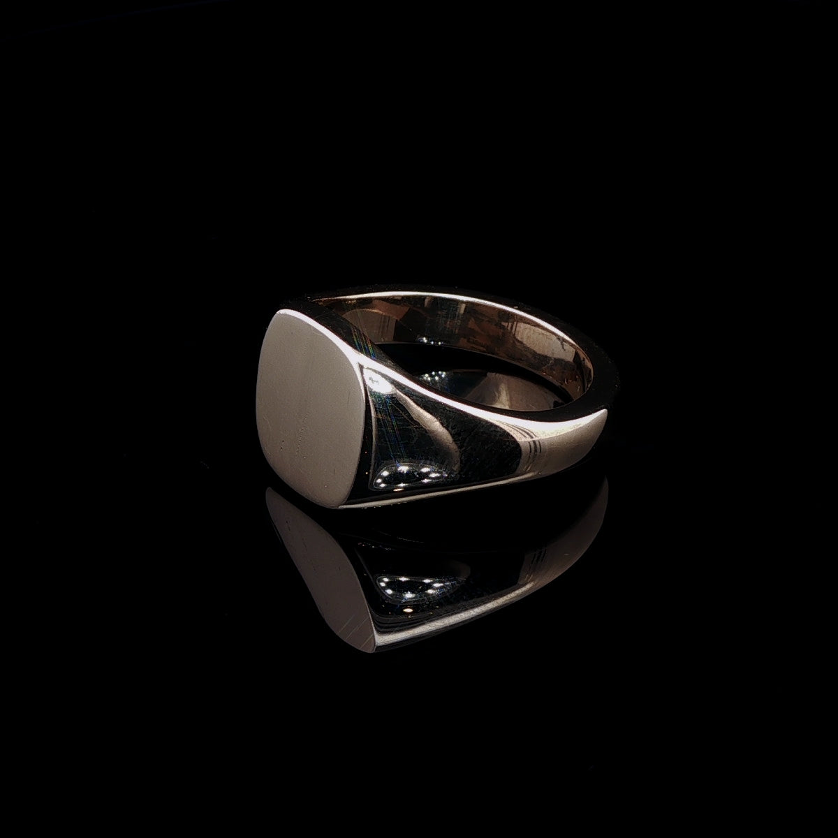 9ct Yellow Gold Rounded-Corner Square Signet Ring, 11.2 Grams