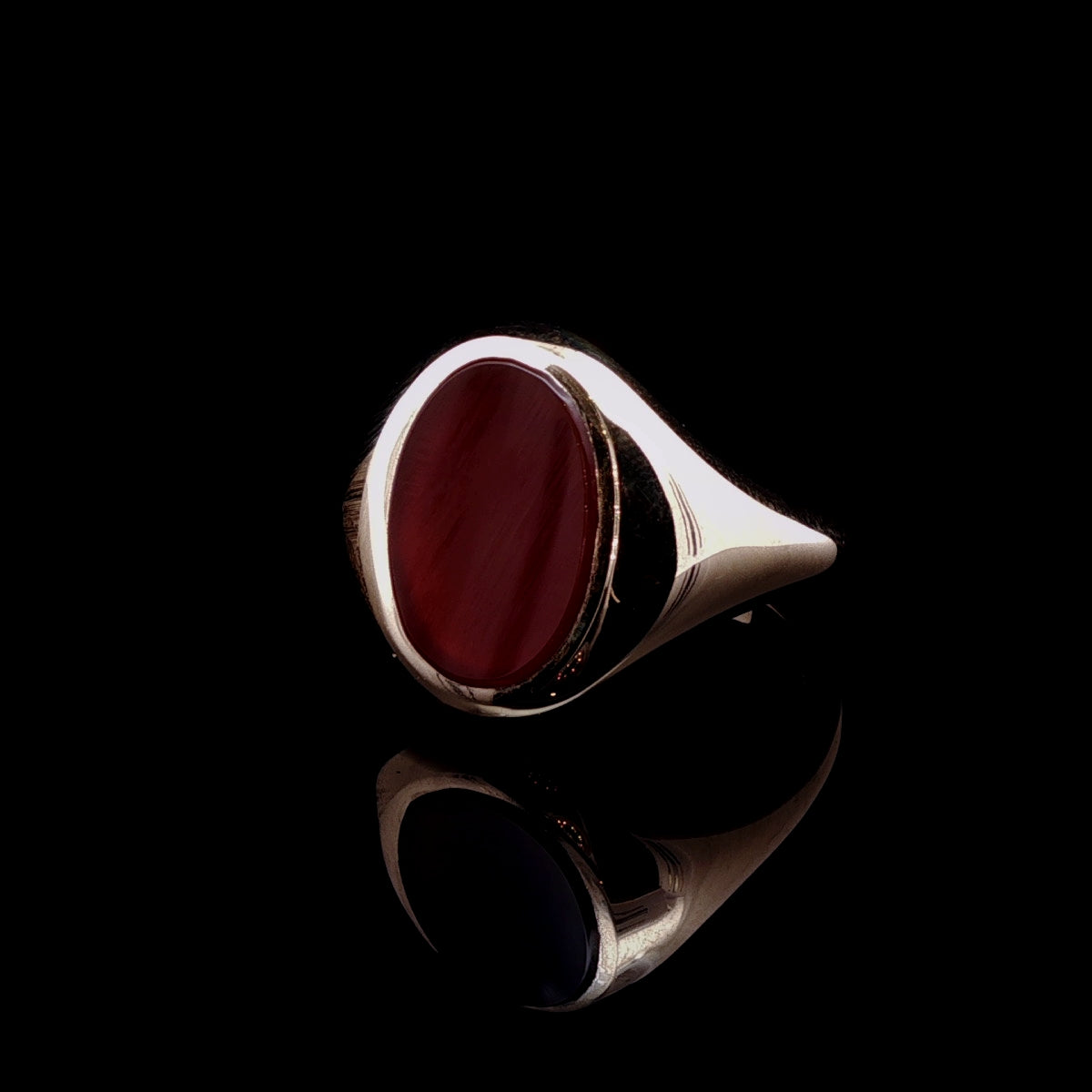 9ct Gold Oval Cornelian Stone Signet Ring, 9.2g