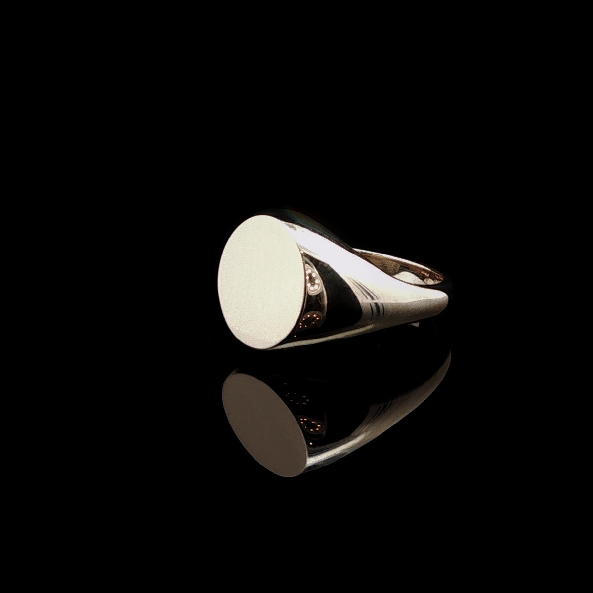 9ct Yellow Gold Oval Signet Ring, 6.1g
