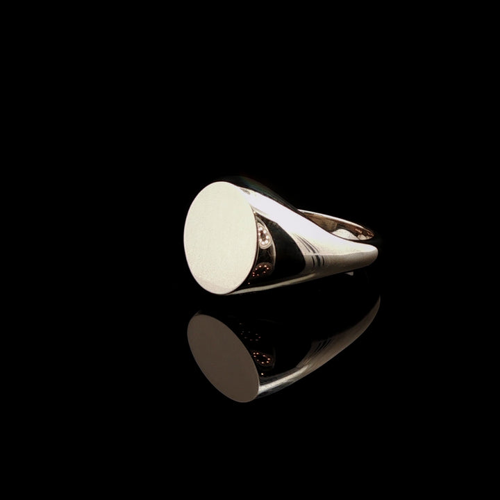 9ct Yellow Gold Oval Signet Ring, 6.1g