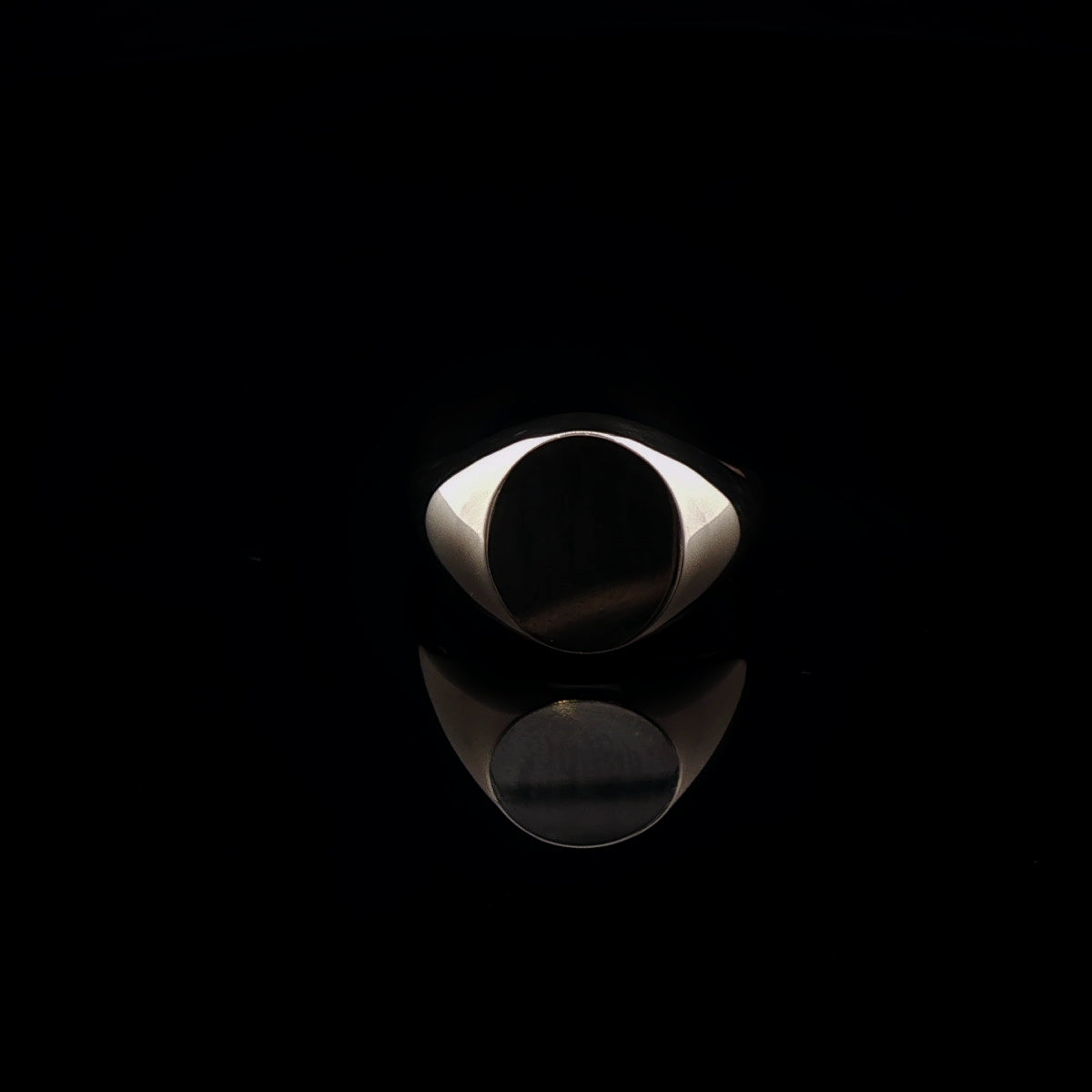 9ct Yellow Gold Oval Signet Ring, 6.1g
