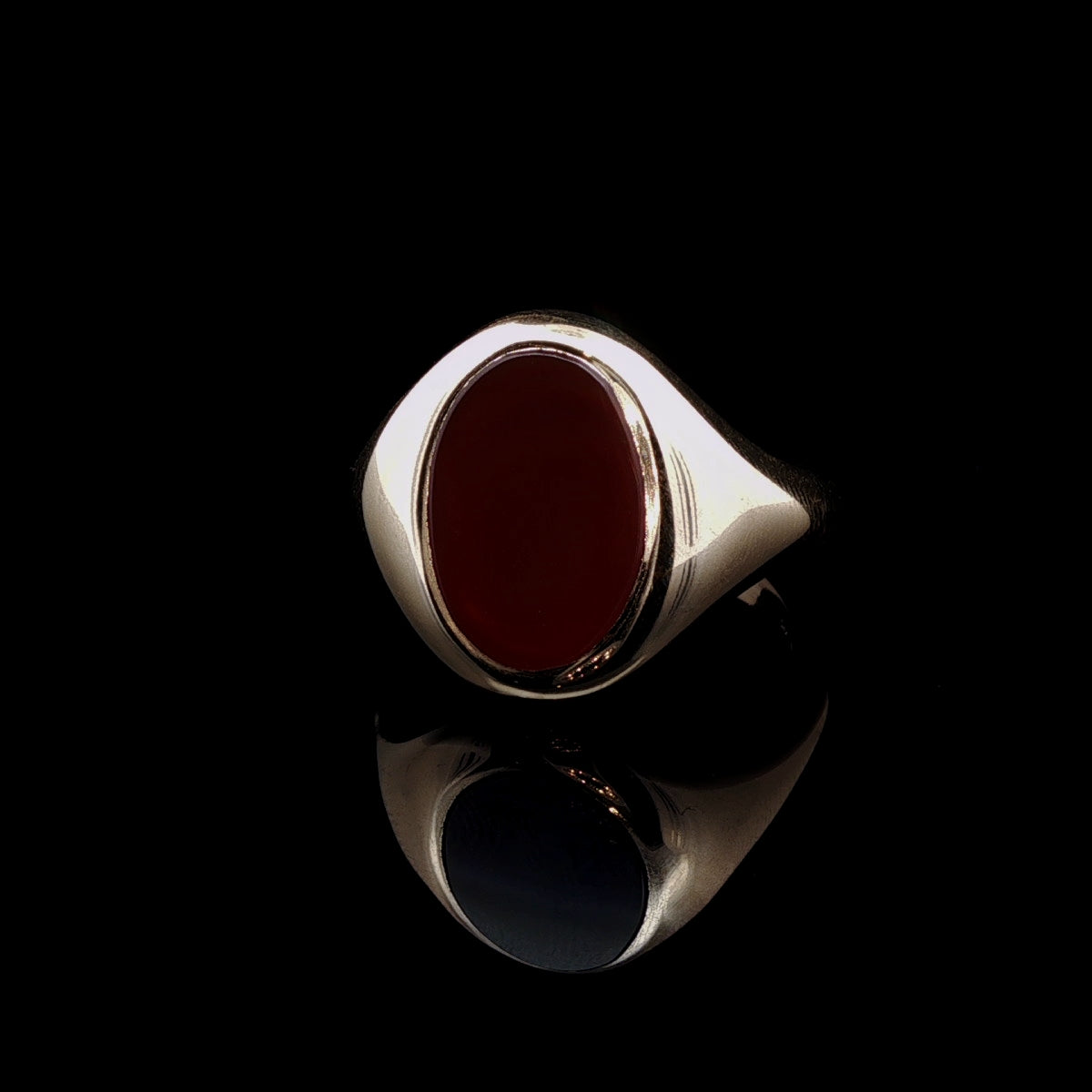 9ct Yellow Gold Oval Cornelian Stone Signet Ring, 9.2g
