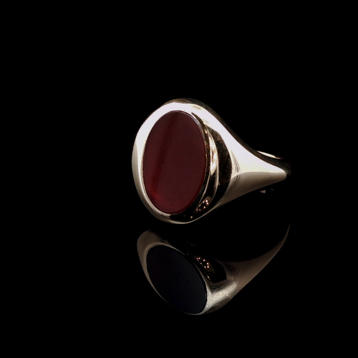 9ct Yellow Gold Oval Cornelian Stone Signet Ring, 9.2g