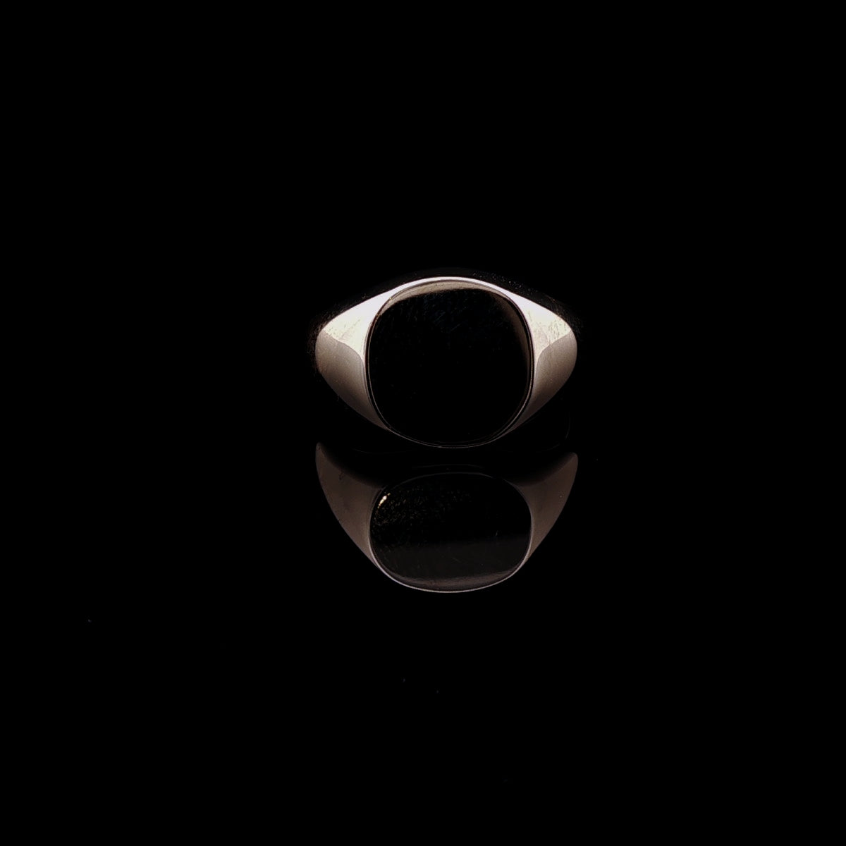 9ct Yellow Gold Round Head Signet Ring, 5.3g