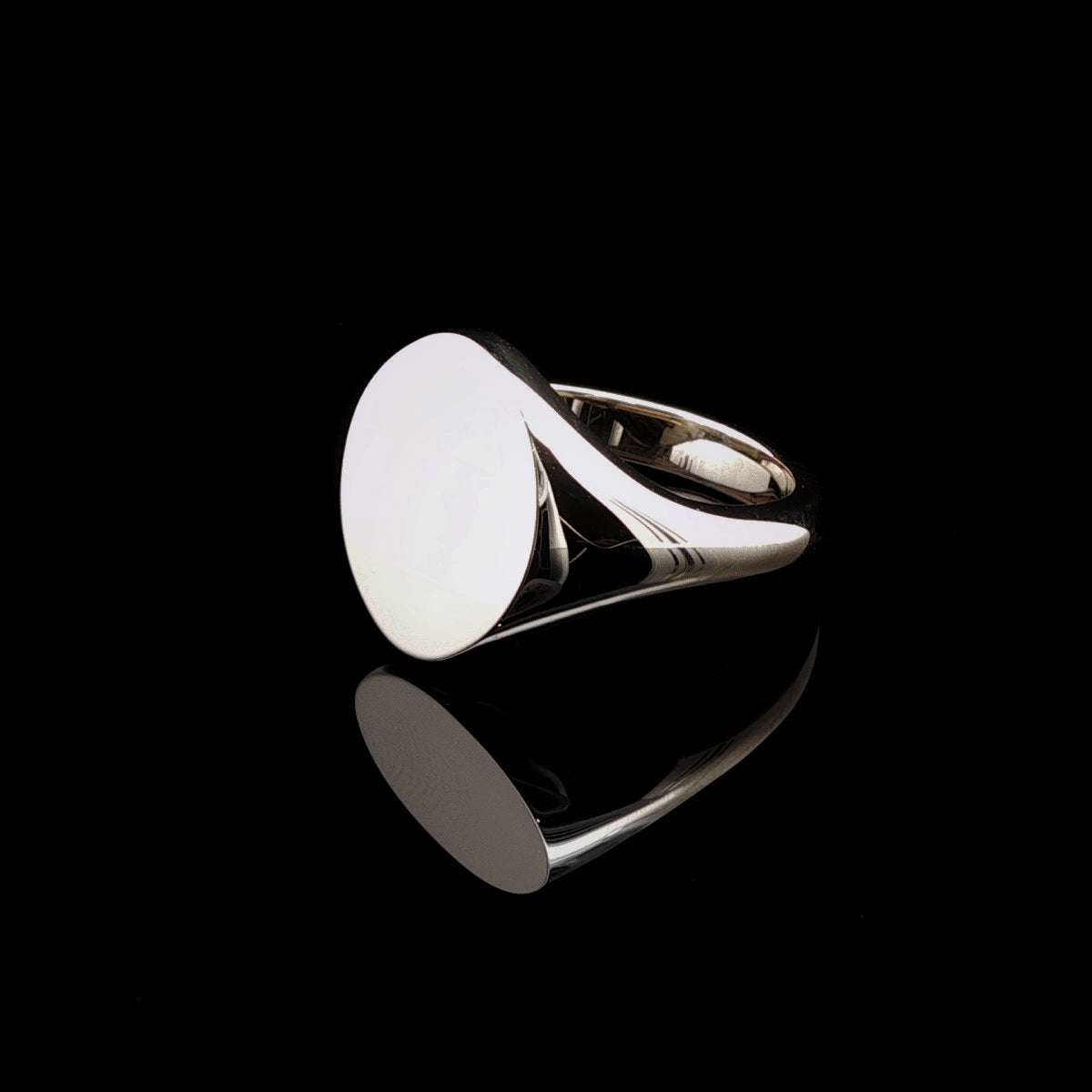 9ct Yellow Gold Oval Signet Ring, 10g